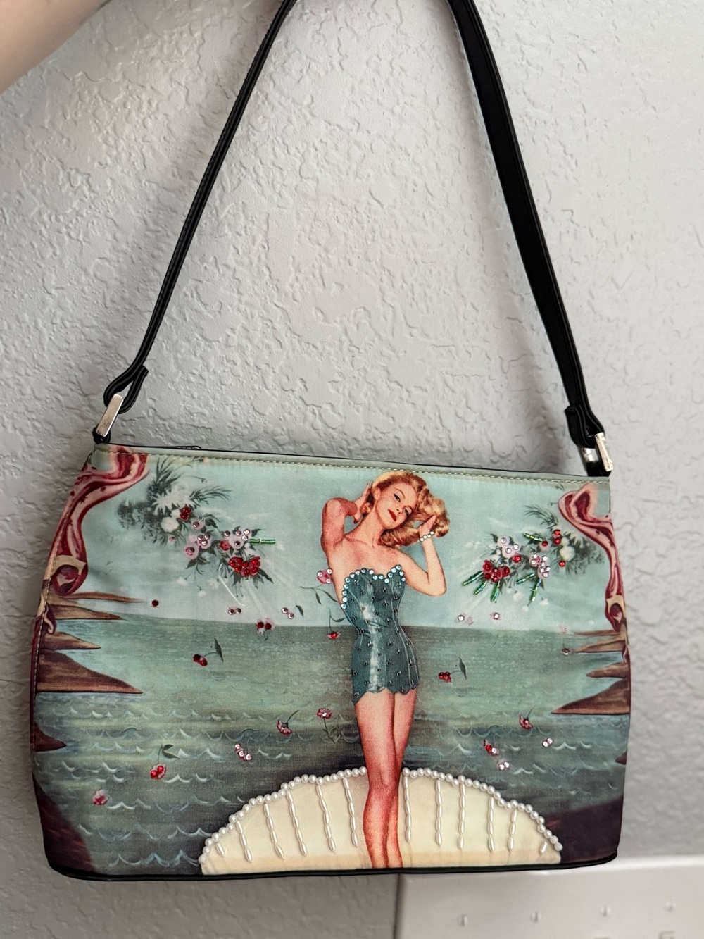 Vintage Pin-Up Seashell Shoulder Bag in Teal and Black